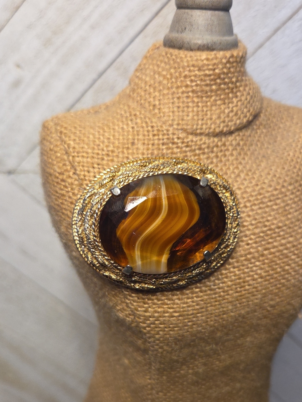Vintage Amber Diamond Like Cut Glass Brooch With Faux Gold Rope Frame